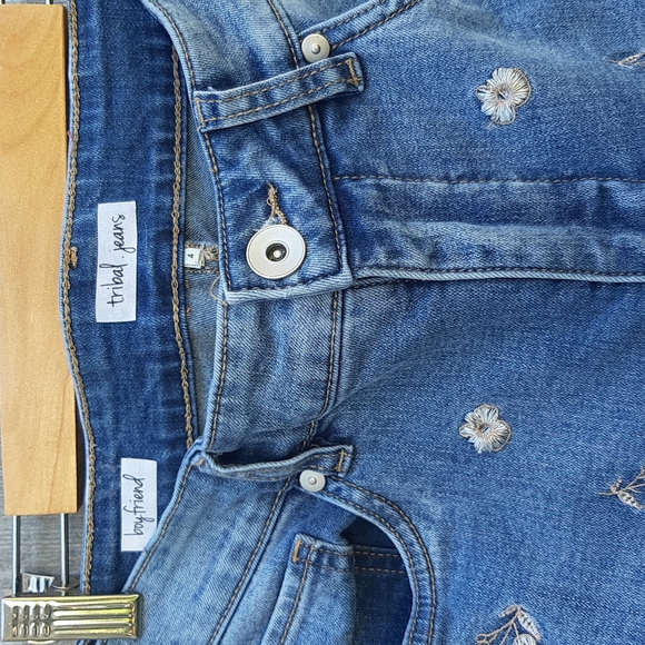 Tribal Women's Embroidered Boyfriend cut Skinny Medium Waist Jeans Size 4 - Picture 3 of 12